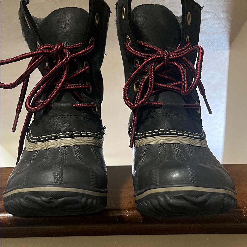 Sorel Womens Black and Red Snow Boots